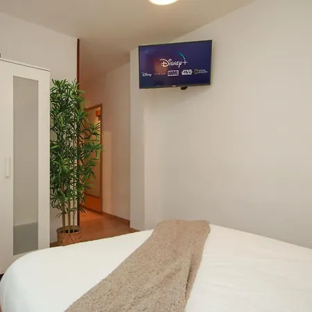 Spacious 2 Bedroom Apt In The Heart Of Triana Seville Exterior photo